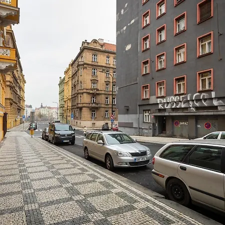 Apartamento Boris' - Bookshop Owner's Authentic Next To The Dancing House
